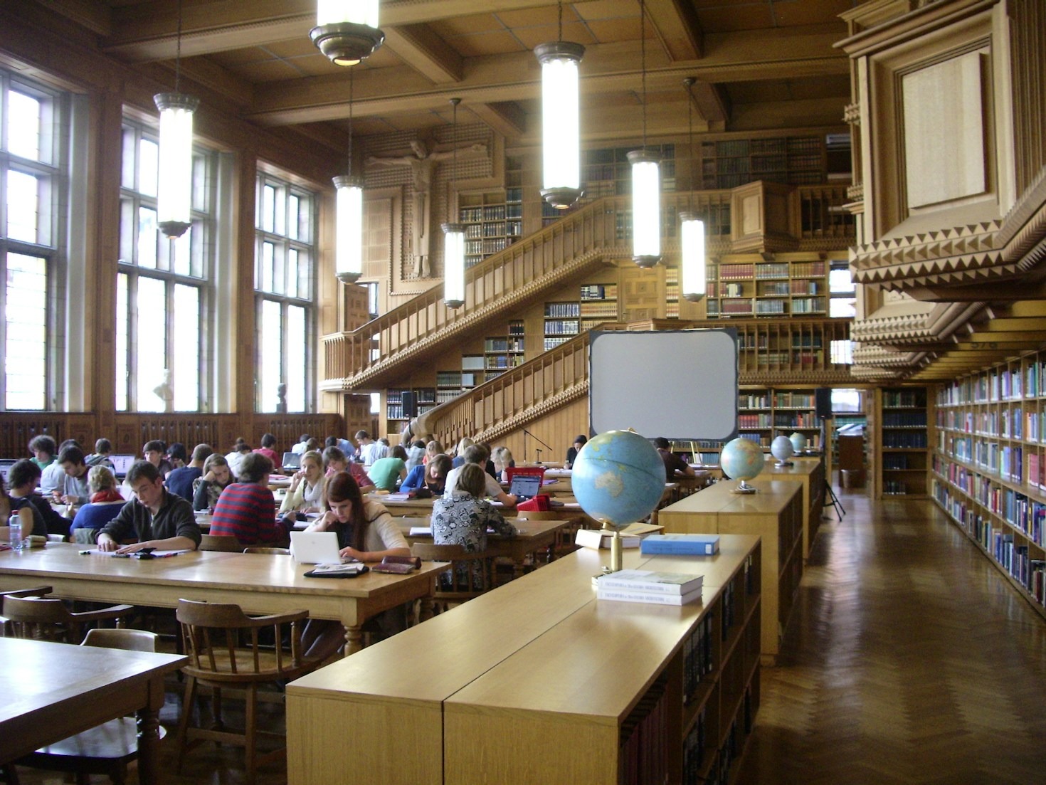 Essential Tips For International Student Enrollment